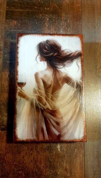 Obraz na drewnie ręcznie zdobiony. Kobieta półakt.