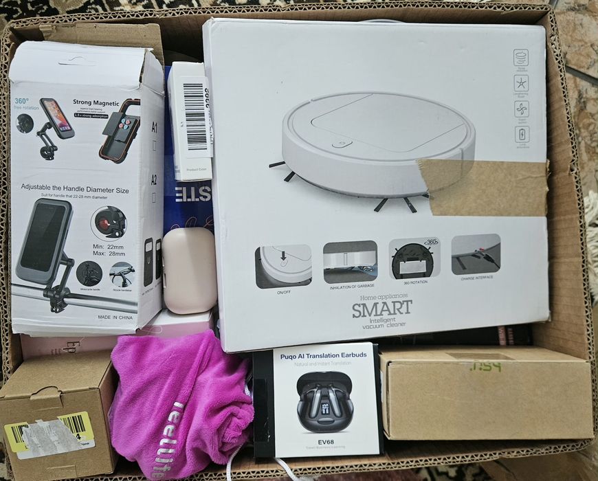 Box zepsutej elektroniki do naprawy.