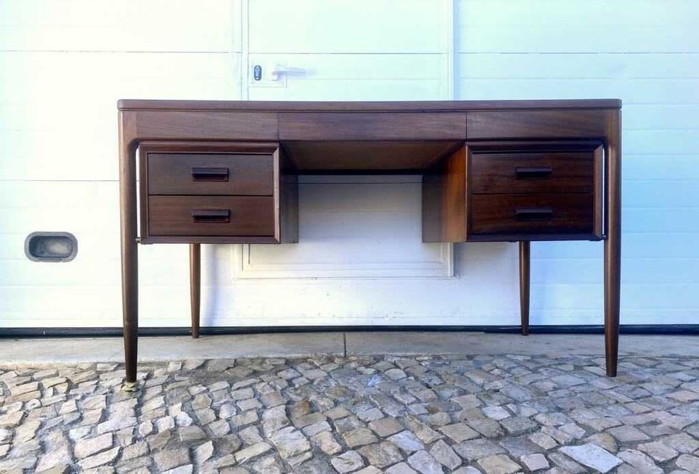 Secretária olaio vintage 130comp x 70prof x 72alt.