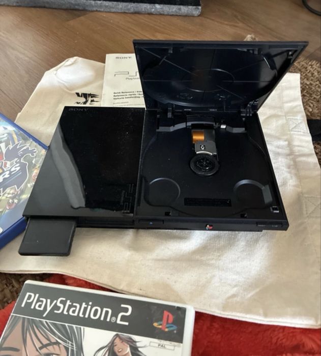 Playstation 2 com comandos e microfones