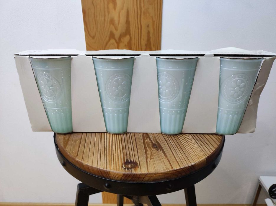 Kubki plastikowe - zestaw 4 szt.