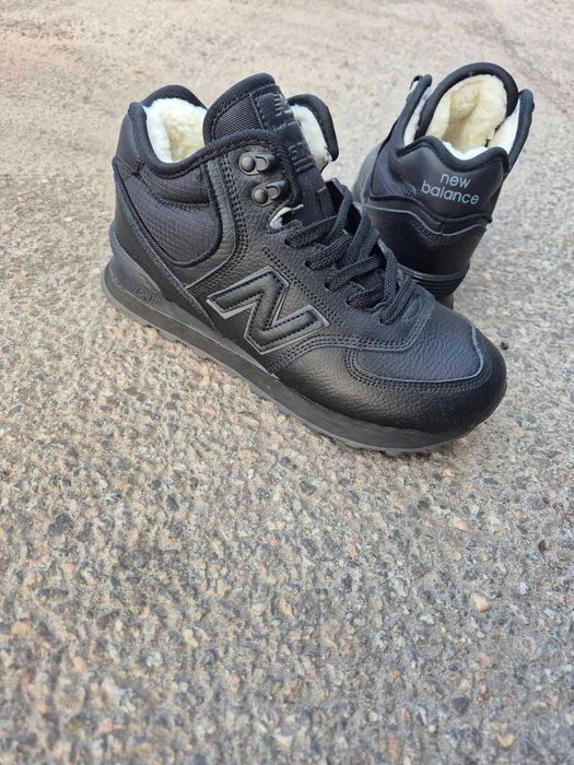 Розпродаж Кросівки жіночі New Balance 574 чорні зими