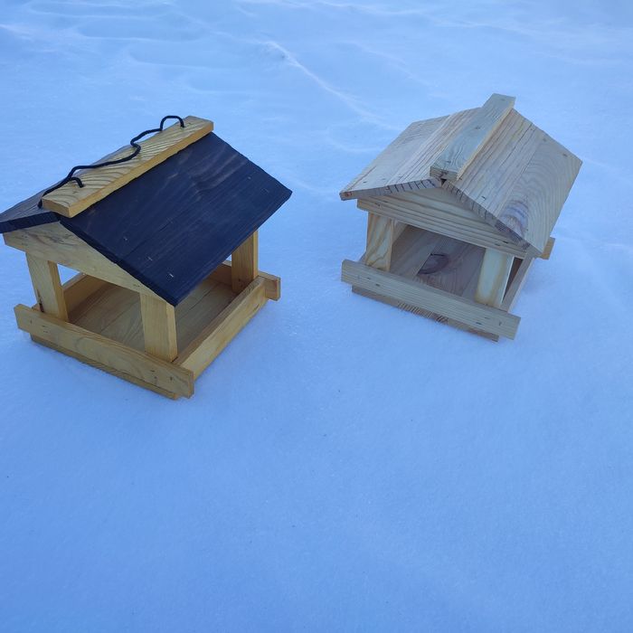 Годівничка для птахів.