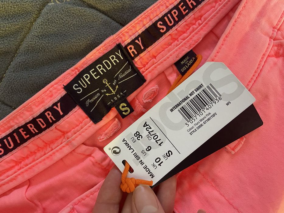 Шорти Superdry S нові