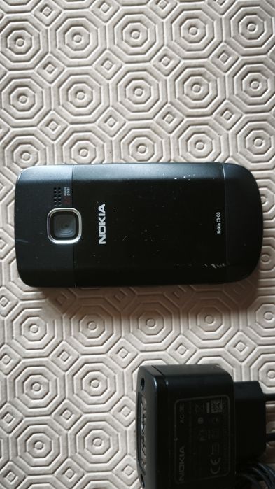 Nokia C3 em bom estado. Carregador original