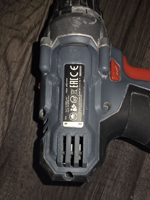 Zestaw Graphite wiertarko-wkrętarka plus latarka