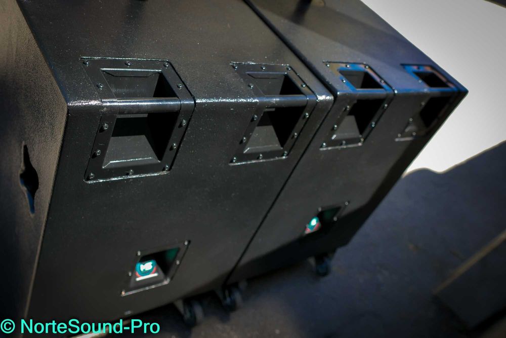 PA com 4600 Watts RMS 20 000 Watts Pico.