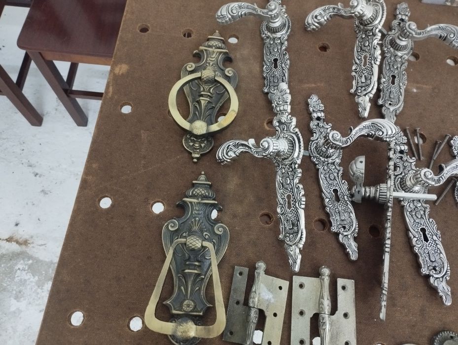 Ferrolhos  de portas , puxadores e maçanetas