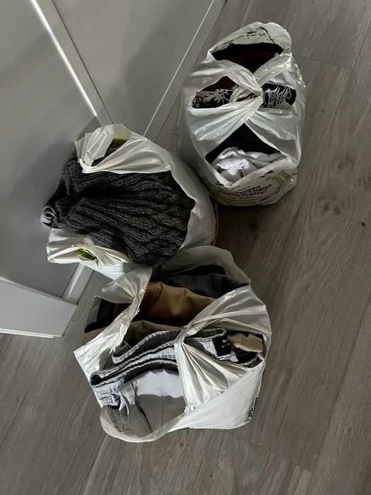 6 worków ciuchów używanych męskich - rozmiar M. W skład m.in bluza Nike, Koszulki Nike i inne marki.