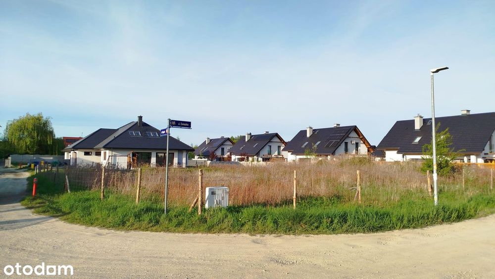 pod lasem , ładna działka