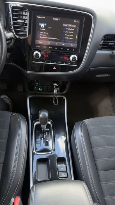 MITSUBISHI Outlander 2019