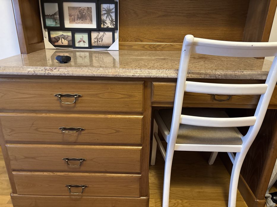 Vendo secretaria com estante