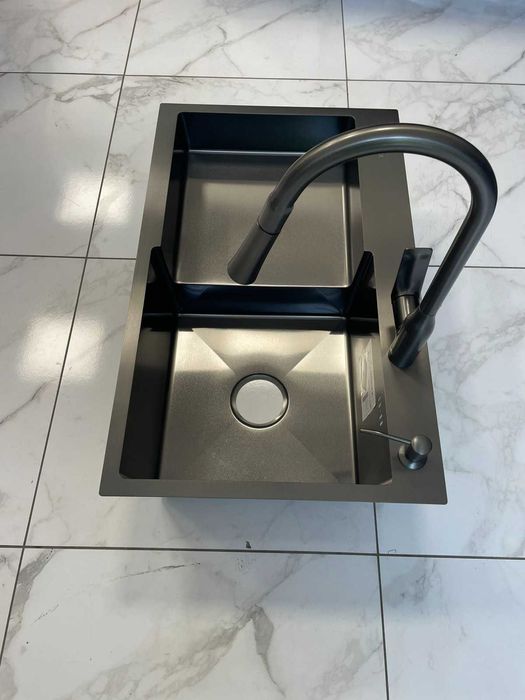 Мийка кухонна Luminex 7848 см права і кран з висувним виливом з латуні