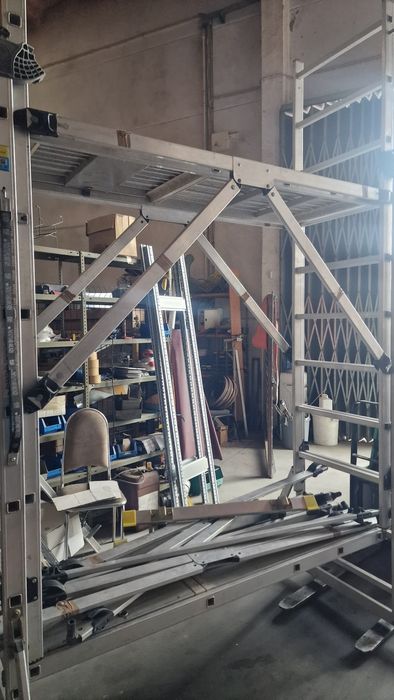 Andaimes em aluminio com escada extensível