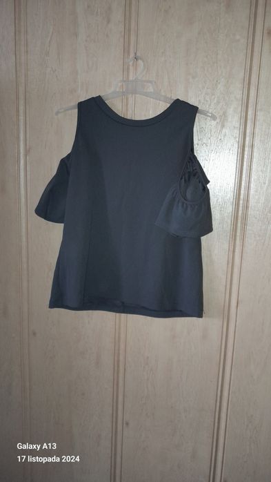 Damska bluzka z odkrytymi ramionami