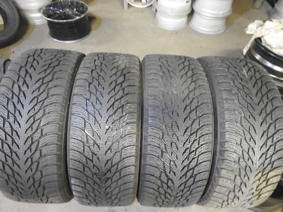 4x Nokian Hakkapeliitta R3 SUV  275/45r21 110T 2x8,5 2x7,5 mm 21rok