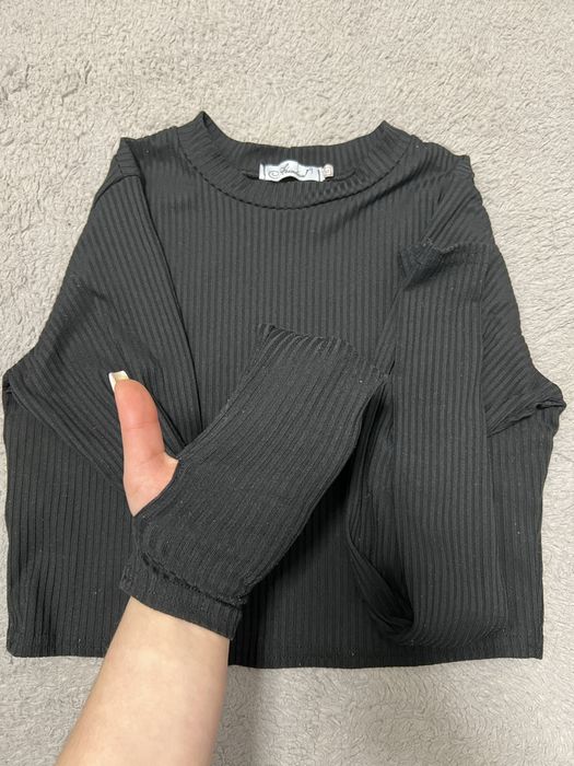 Вкорочена кофта чорна жіноча з вирізами для пальців