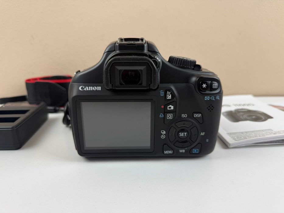Цифровий фотоапарат/фотокамера Canon EOS1100D + Обʼєктив 18-55 II +4Gb
