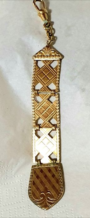 Fantástica antiga chatelaine de relógio de bolso com plaque de ouro