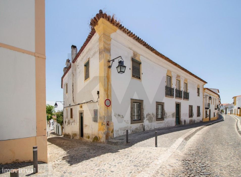 Moradia senhorial com jardim, terraços e garagem no centro histórico d