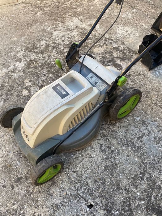 Máquina de cortar a relva elétrica