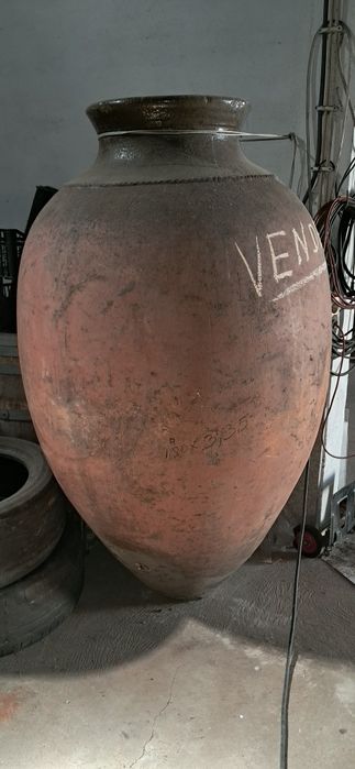 Talha de Vinho Antiga em Barro – 1000 Litros (Decoração / Vinificação)