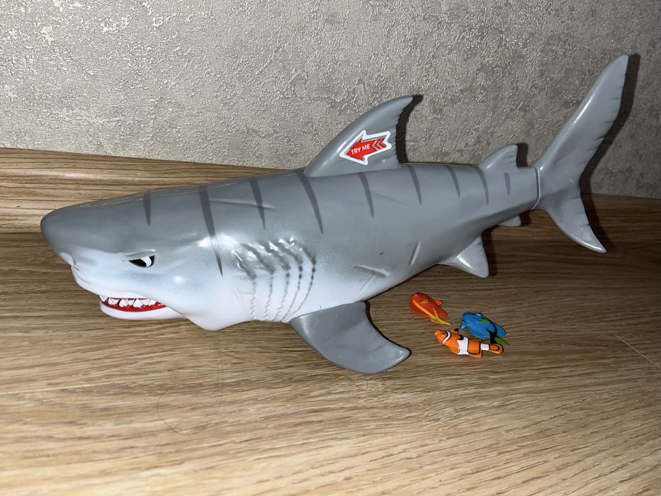 Мега Акула Adventure Force Crunch and Carry Shark Toy
