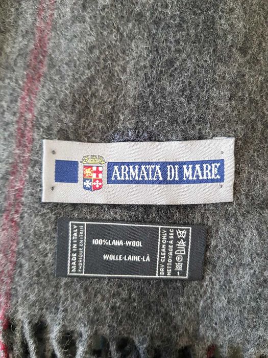 Cachecóis de marcas diversas