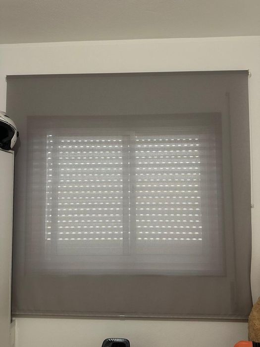 Estore de rolo translucido cinzento ( Leroy Merlin )