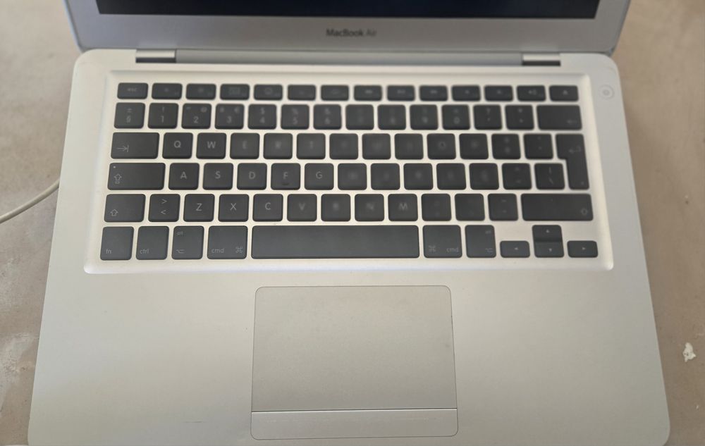 MacBook Air Original Modelo A1237 (Ano 2008) em Excelente Estado Estético e Funcional