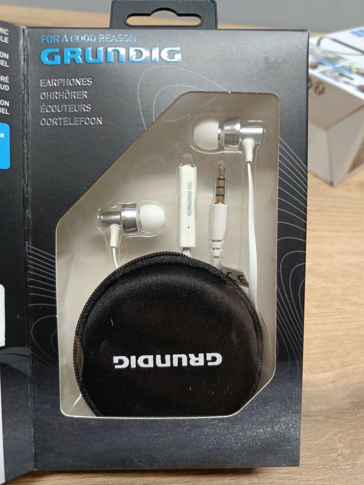 Douszne słuchawki sportowe etui mikrofon