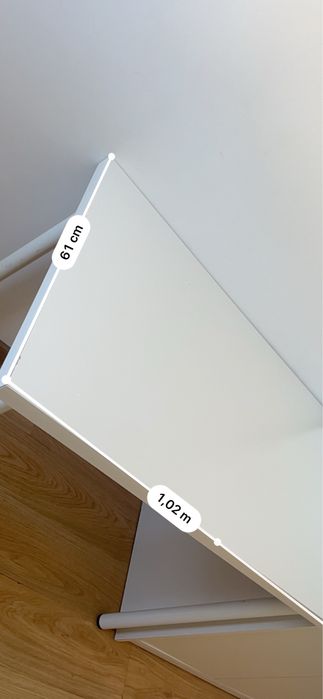 Mesa IKEA. Dimensoes na foto