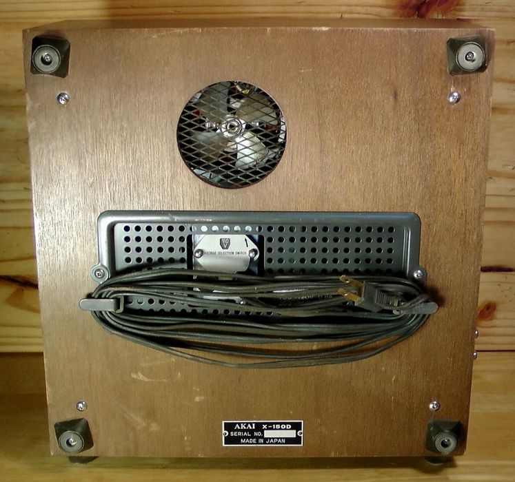 AKAI X 150D катушечный магнитофон.