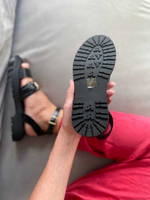 Сандалі Louis Vuitton Black босоніжки