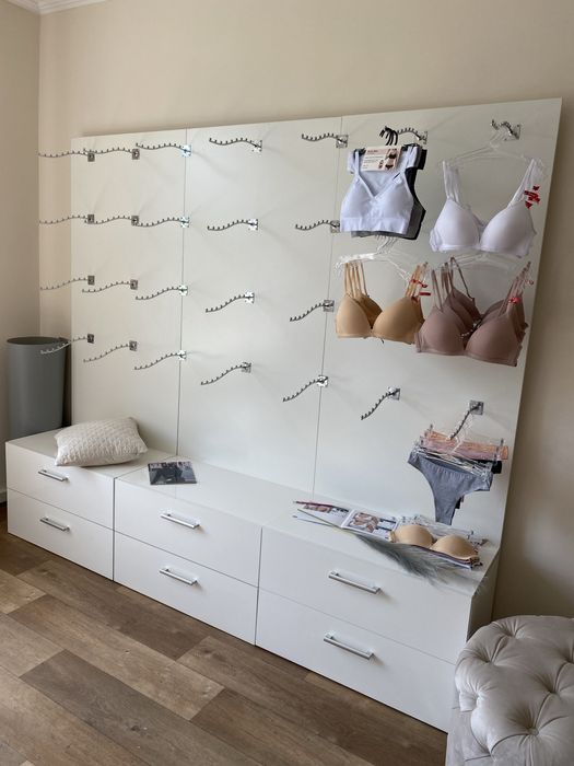 Вітрина, обладнання для магазину білизни