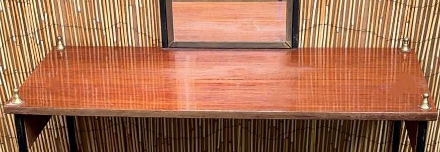 Credência com espelho estrutura em ferro, medidas sem o espelhoAltura 80X41X90 cm