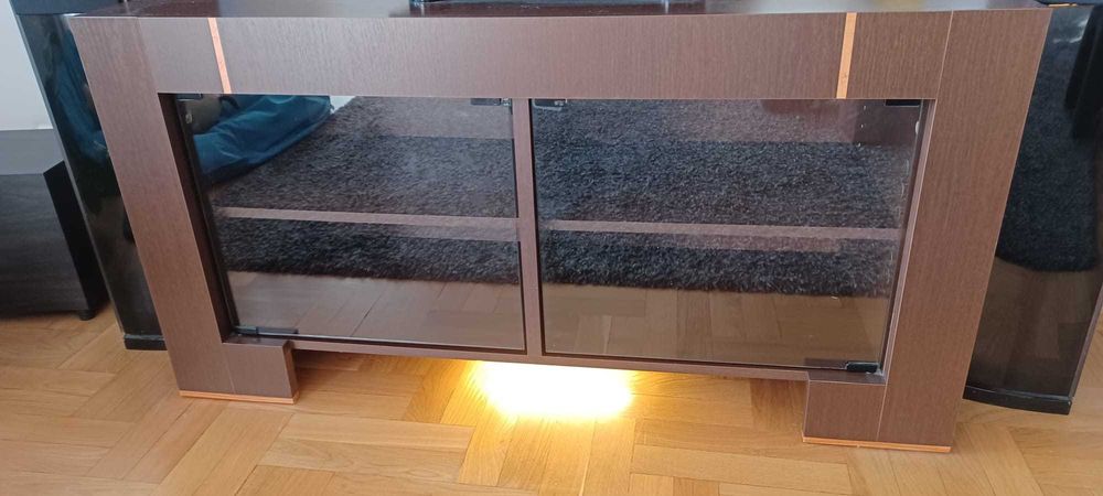 Komplet mebli VOX salon:  Stolik kawowy , stolik RTV , witryna .