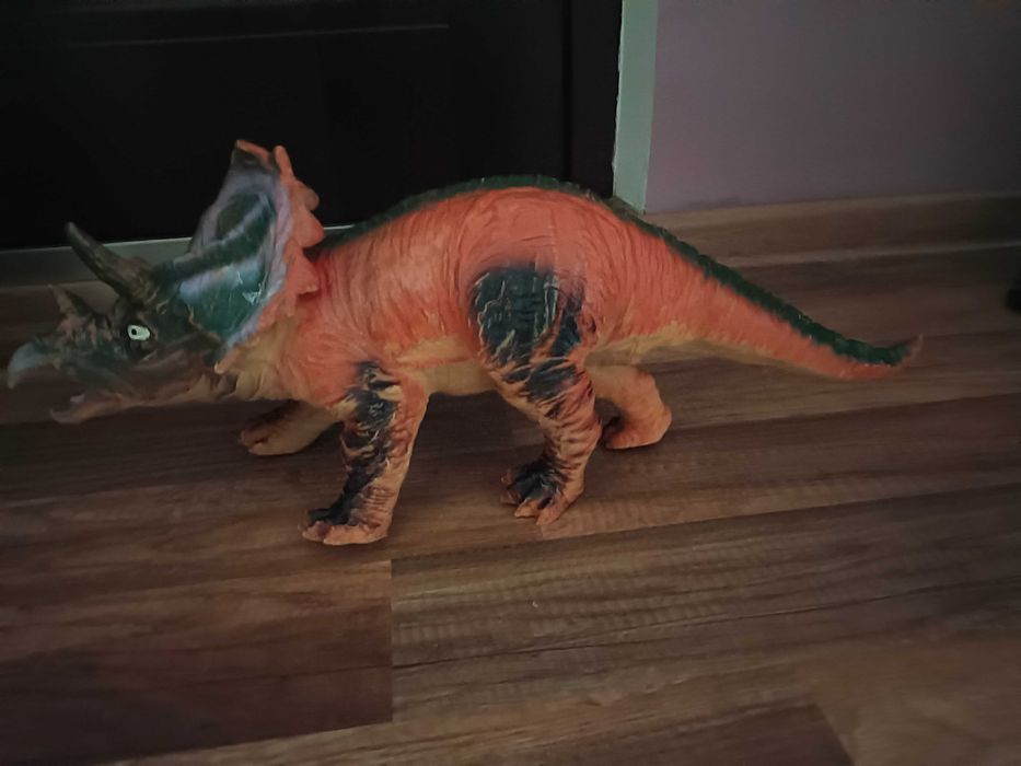 Zabawka dinozaur- triceratops gumowa