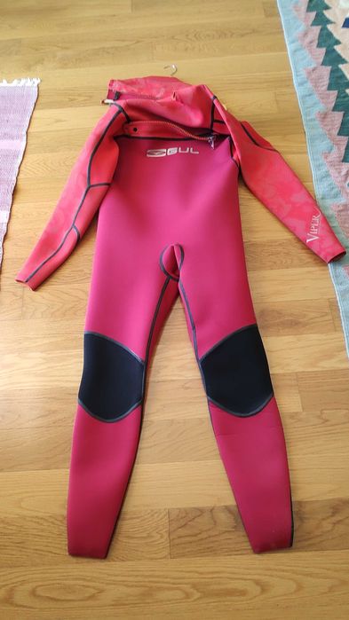 Vendem-se fatos de surf, novos e usados, XL