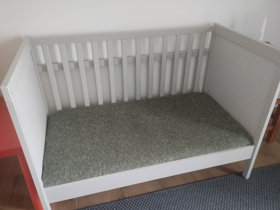 Berço (cama) de cor cinza (Marca IKEA)