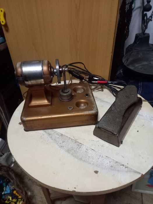 Máquina de costura antiga.