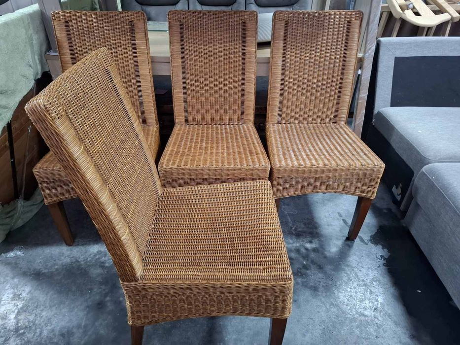 Елегантні плетені стільці з натурального ротанга (Європа)