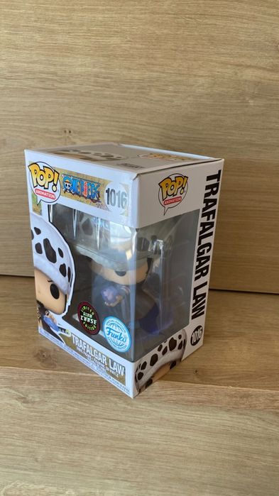Funko Pop! One Piece -Trafalgar Law #1016 Edição Limitada Glow Chase