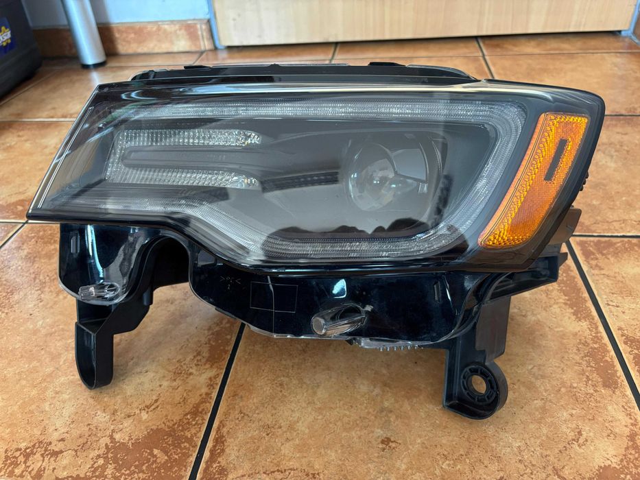 Lampa przód przednia lewa Jeep Cherokee WK2 lift 19-  Bixenon nieskrętny czarny USA