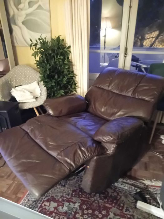 Poltrona reclinavel com massagem.