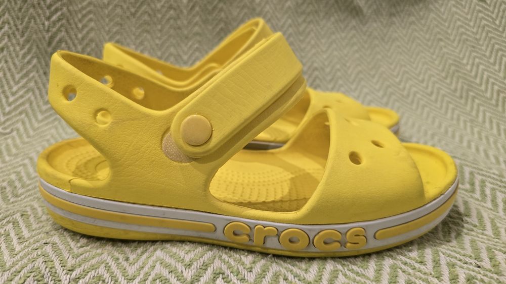 Crocs j1 żółte sandały
