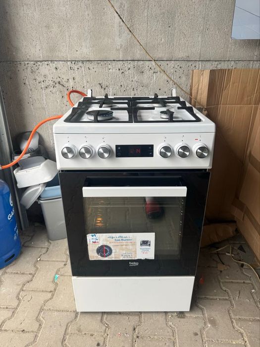 OKAZJA Kuchnia Beko gazowo-elektryczna LCD BIAŁA BDB Stan GWAR+Gratis!