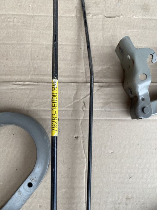 Петлі кришки багажника Хюндай Акцент-3.Hyundai Accent-3.