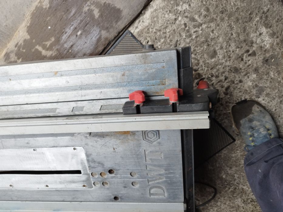 Циркулярна пила станок.