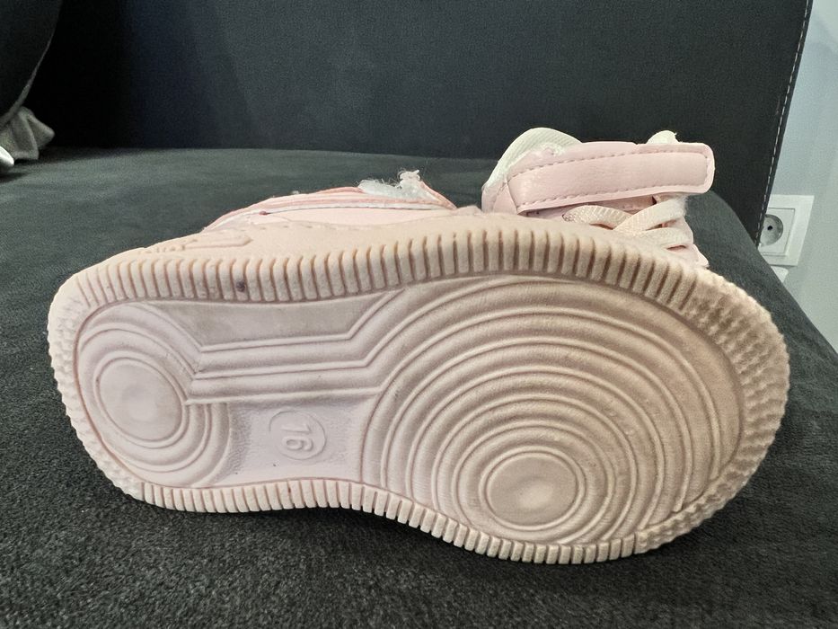 Чобітки та кросівки для дівчинки 20-18 розмір